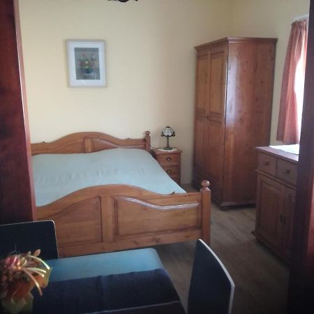 Besenyei Apartman Sárvár Екстериор снимка