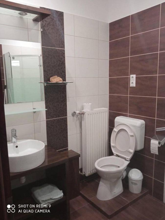 Besenyei Apartman Sárvár Екстериор снимка