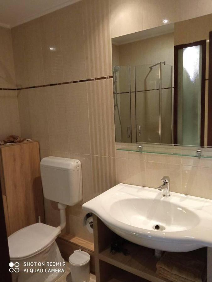 Besenyei Apartman Sárvár Екстериор снимка