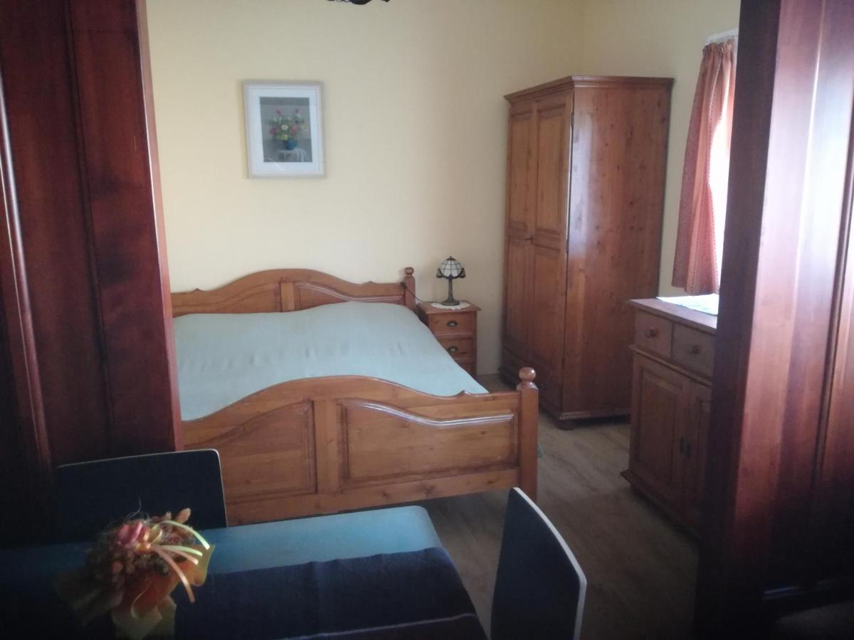 Besenyei Apartman Sárvár Екстериор снимка