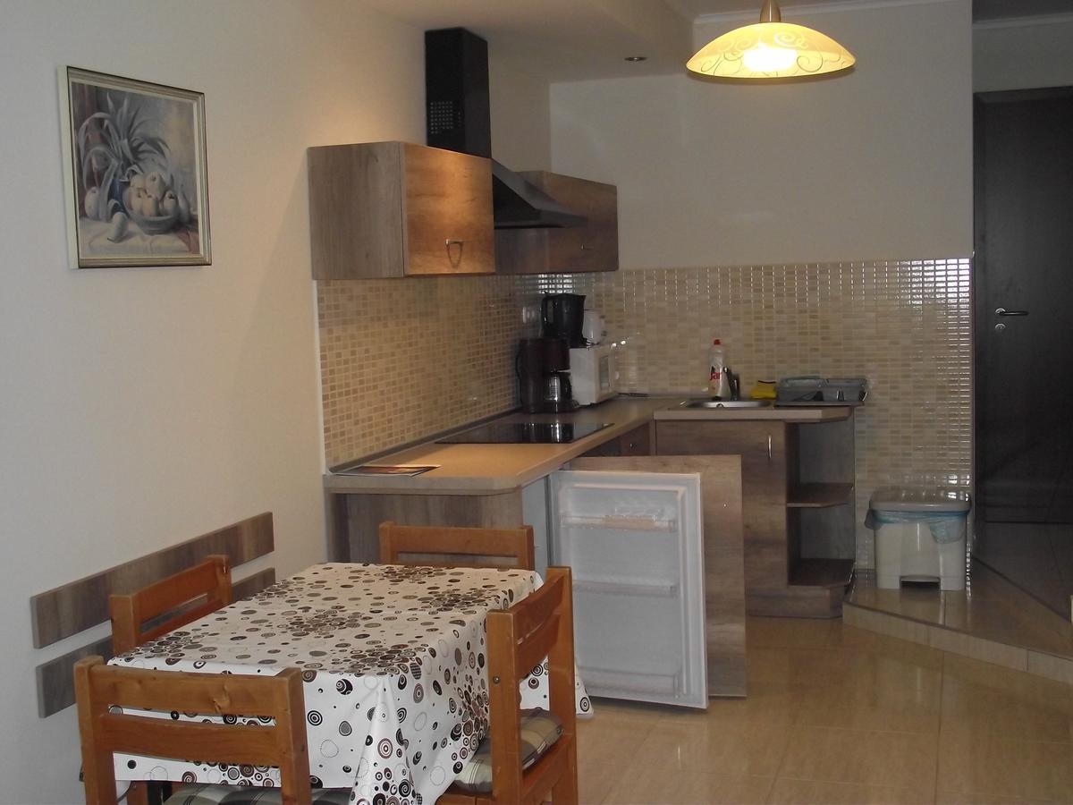 Besenyei Apartman Sárvár Екстериор снимка